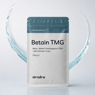 neotes betaine TMG powder as a pouch packshot with a bright arc of water in the background